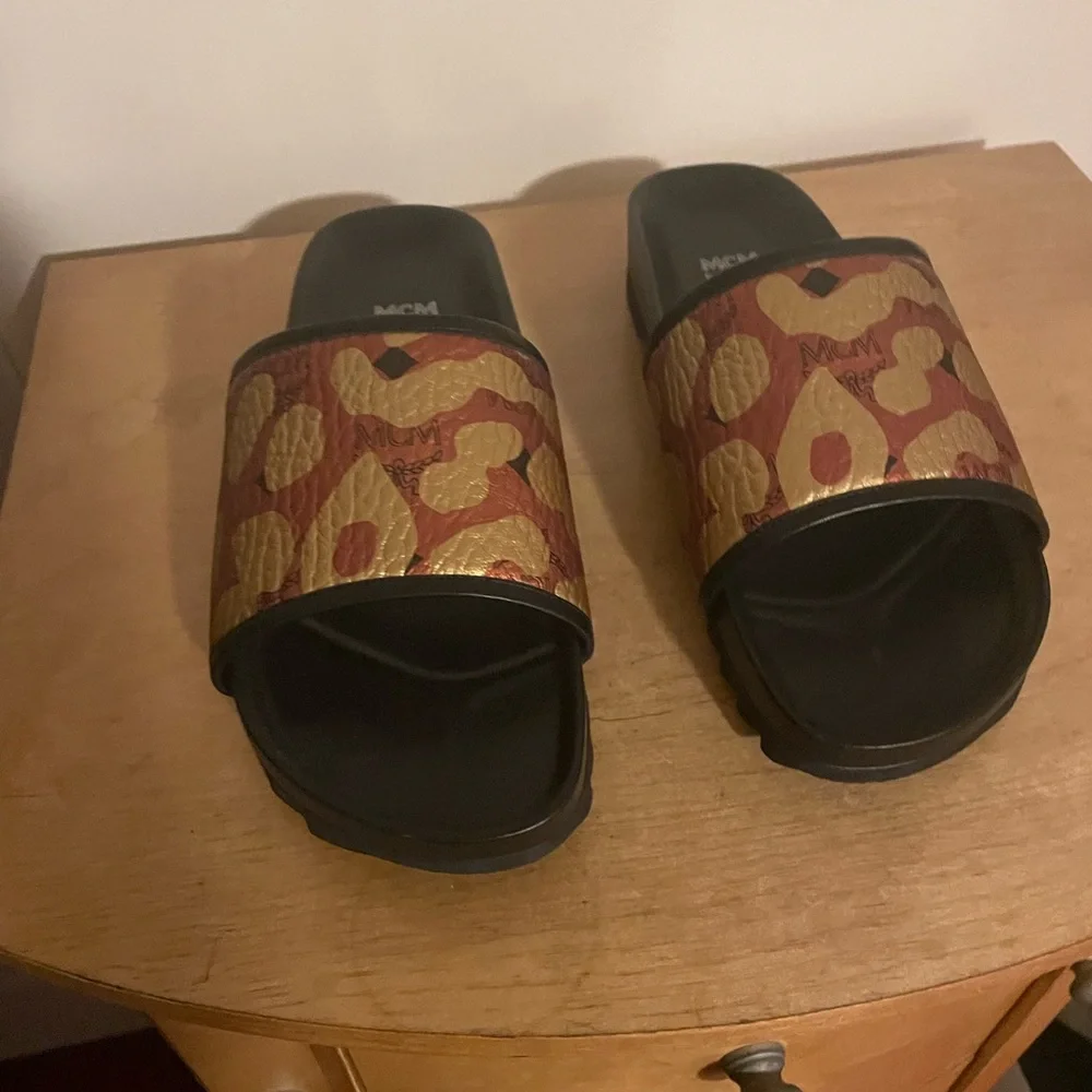 Men slides - Picture 1 of 3